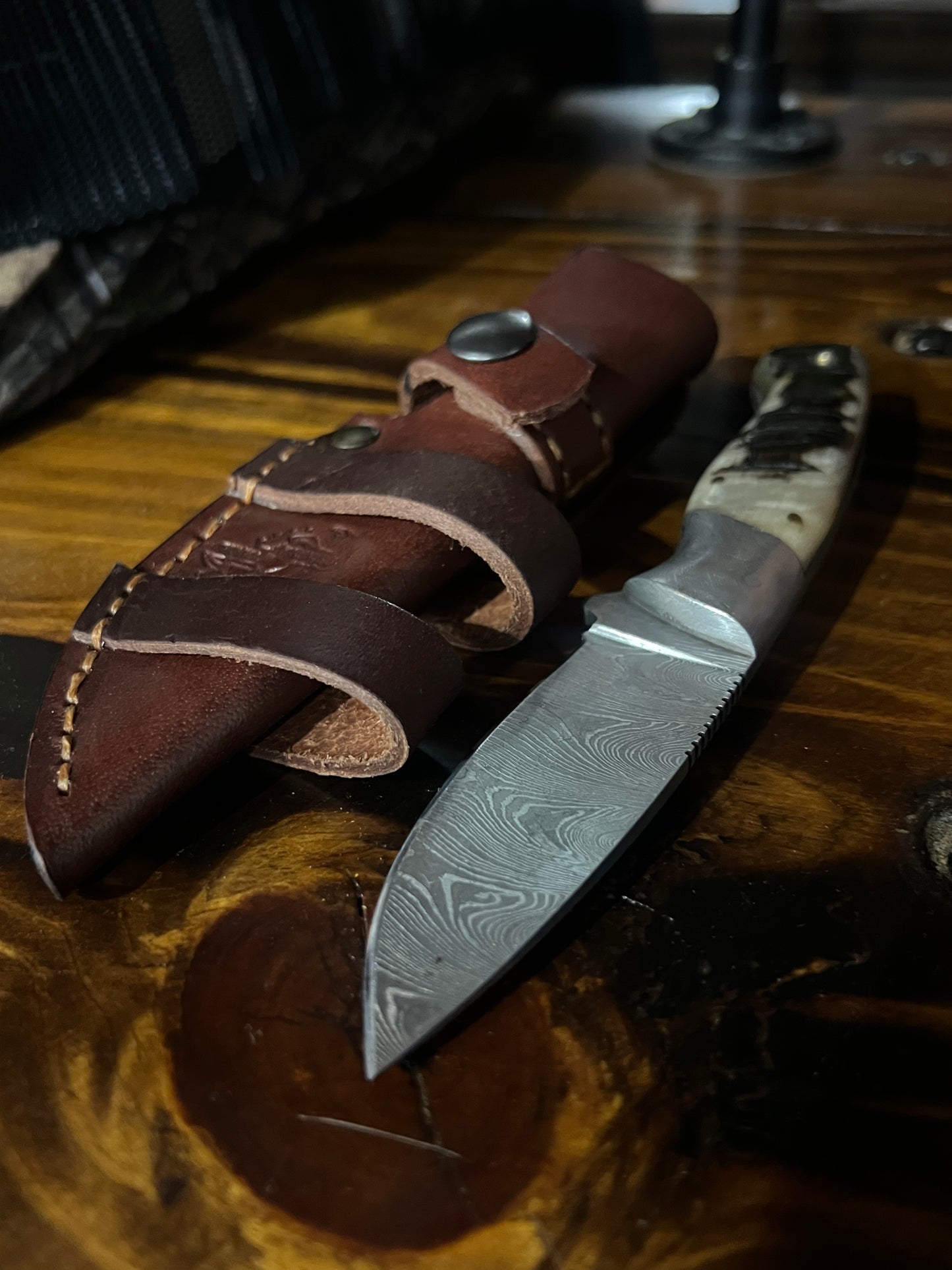 Ram Horn & Damascus Knofe