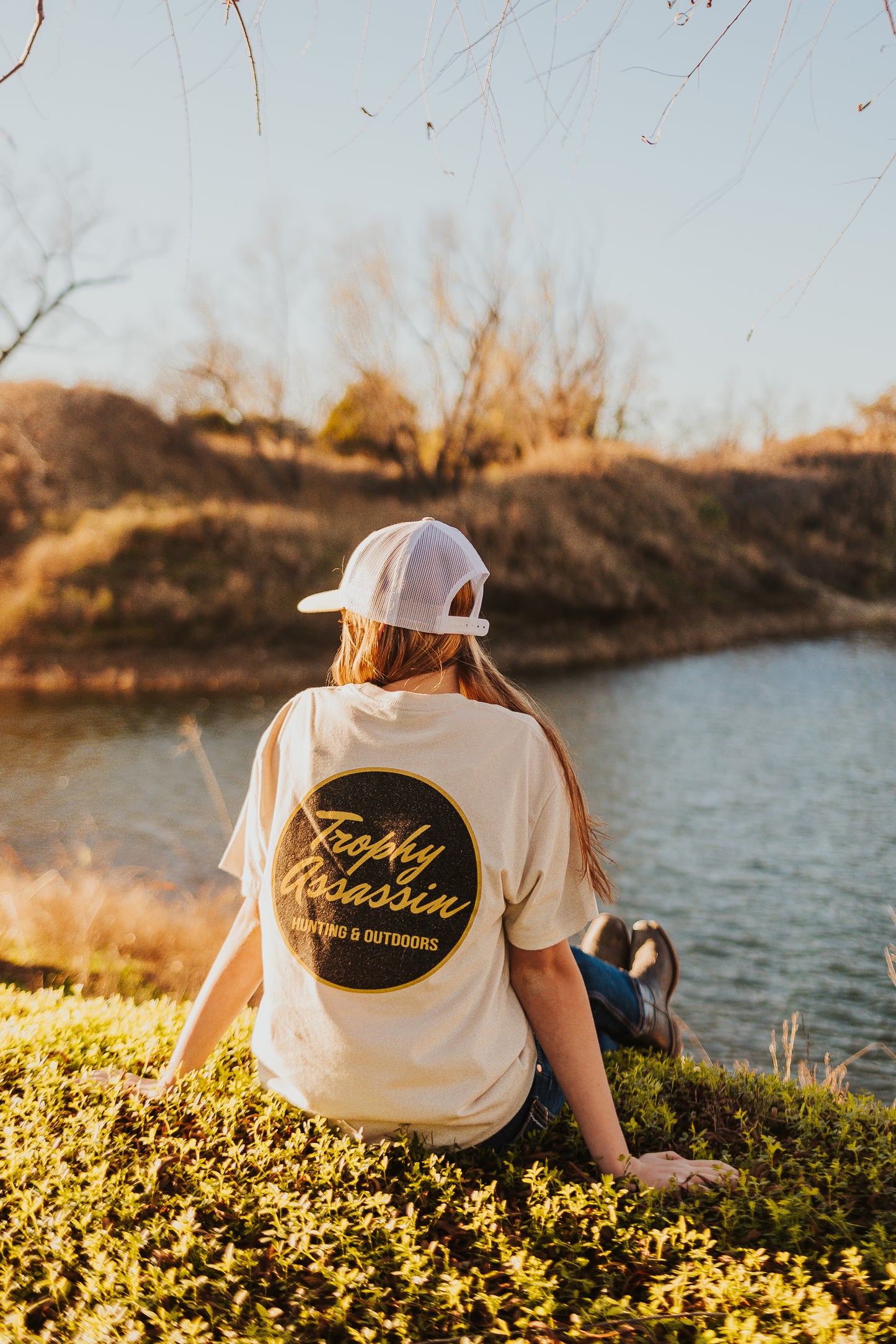 Cursive Circle Logo Cream Shirt